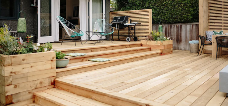 Cedar Decking in Agua Dulce, CA